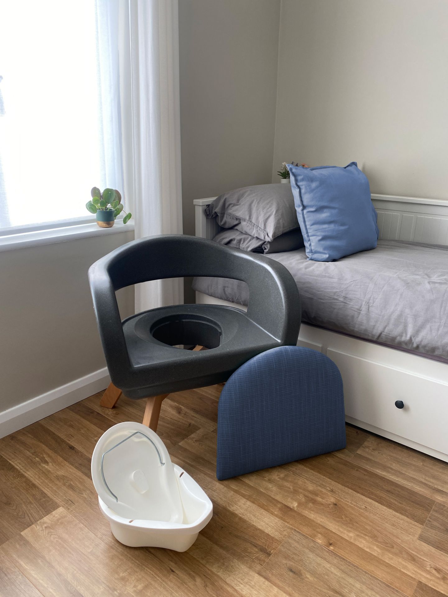 Timberry Kurve Commode | Gordon Ellis